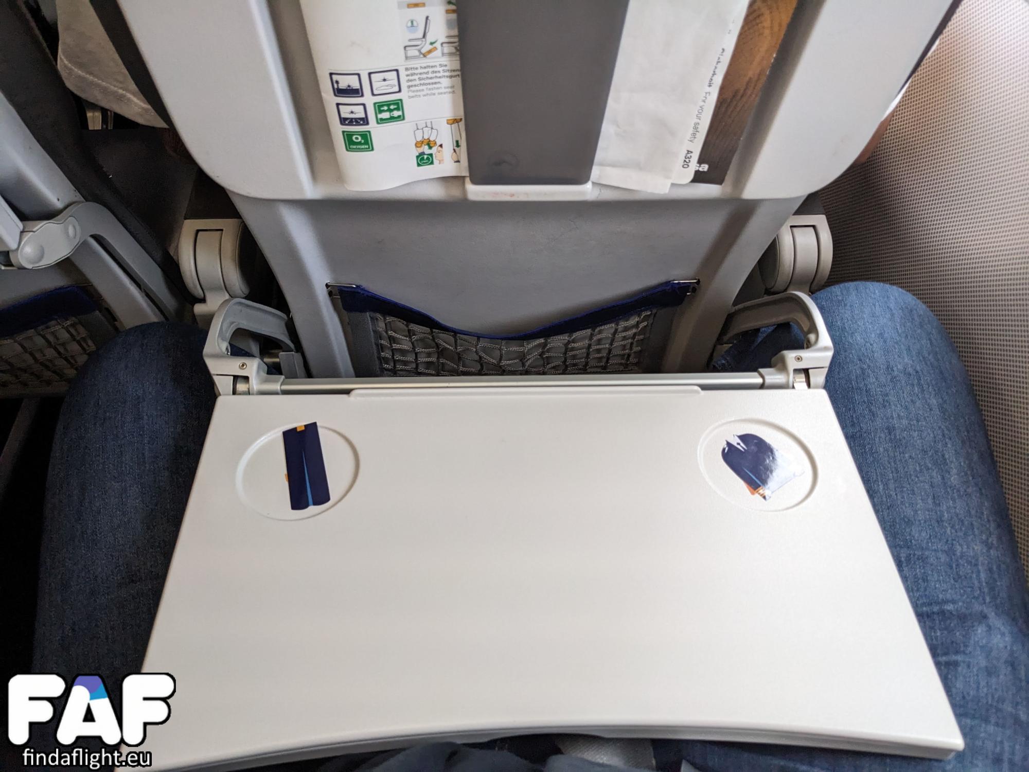 Photo of the tray table